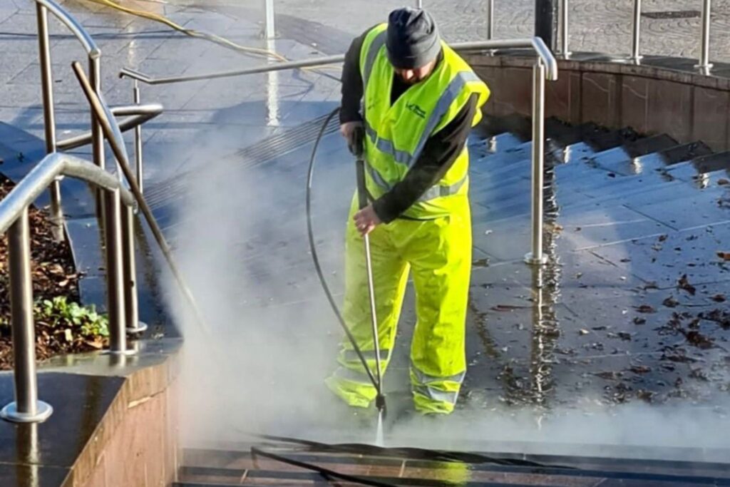 specialised cleaning service power hosing